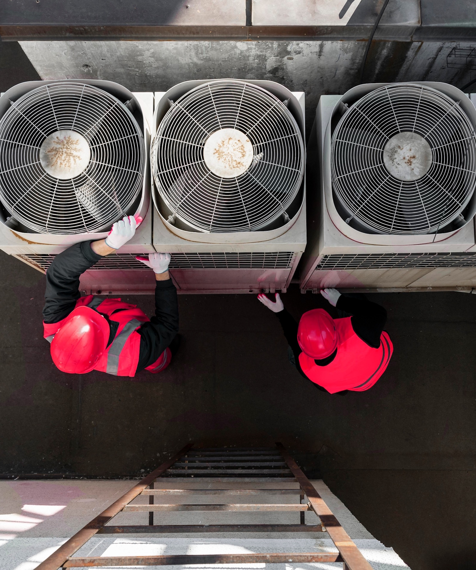 red-men-working@2x